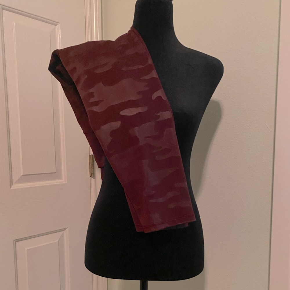 EUC Old Navy active leggings - XL - $15